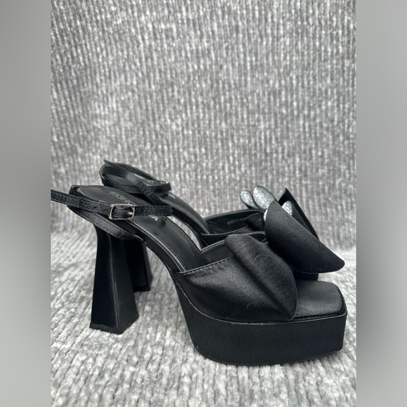 BLACK BOW HEELS - FASHION NOVA - SIZE 7 - Picture 2 of 4